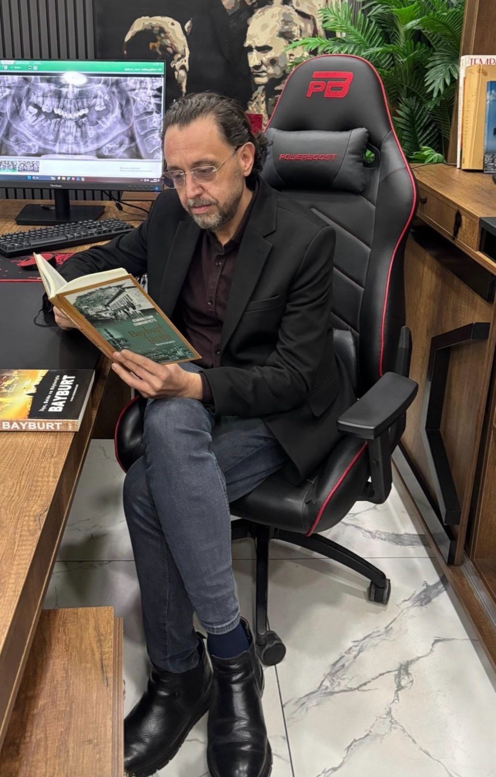 Bilimle Edebiyat Aynı Masada: Kadir Özay’dan Çok Katmanlı Bir Çalışma Kültürü